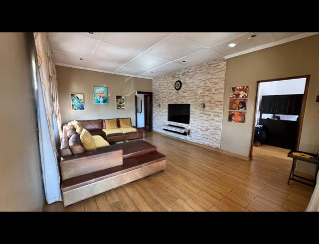 3 BEDROOM HOUSE FOR SALE IN BLUFF
